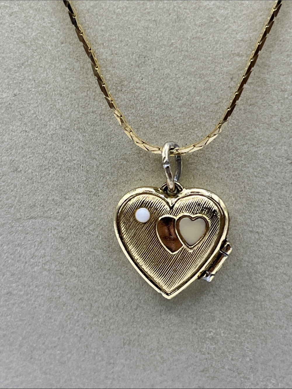 Vintage Sweet Heart Locket Necklace Gold Tone